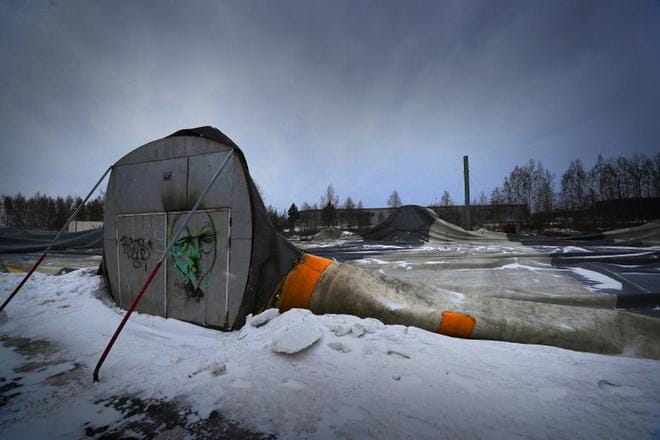 Kiiston kuplahalli romahti kovassa tuulessa tammikuun 12. päivä. Ketään ei ollut silloin hallissa sisällä. KUVA: JAAKKO ELENIUS