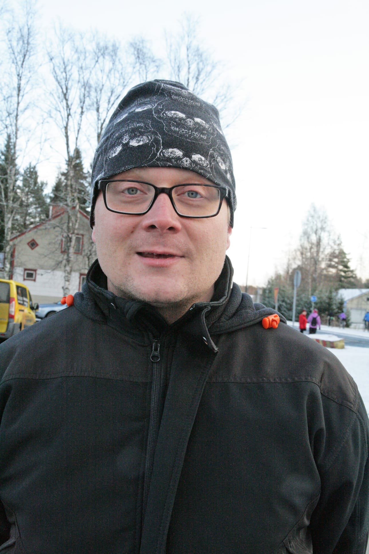 Matti ”Baana on hyvä, mikäs siinä. Auttaahan se kävelyä, kun on oma kaista pyöräilijöiden rinnalla. Tosin silloin on pysyttävä omalla kaistallaan. Itse en paljon käytä kevyen liikenteen väyliä. Enempi tulee käytettyä autoa.”