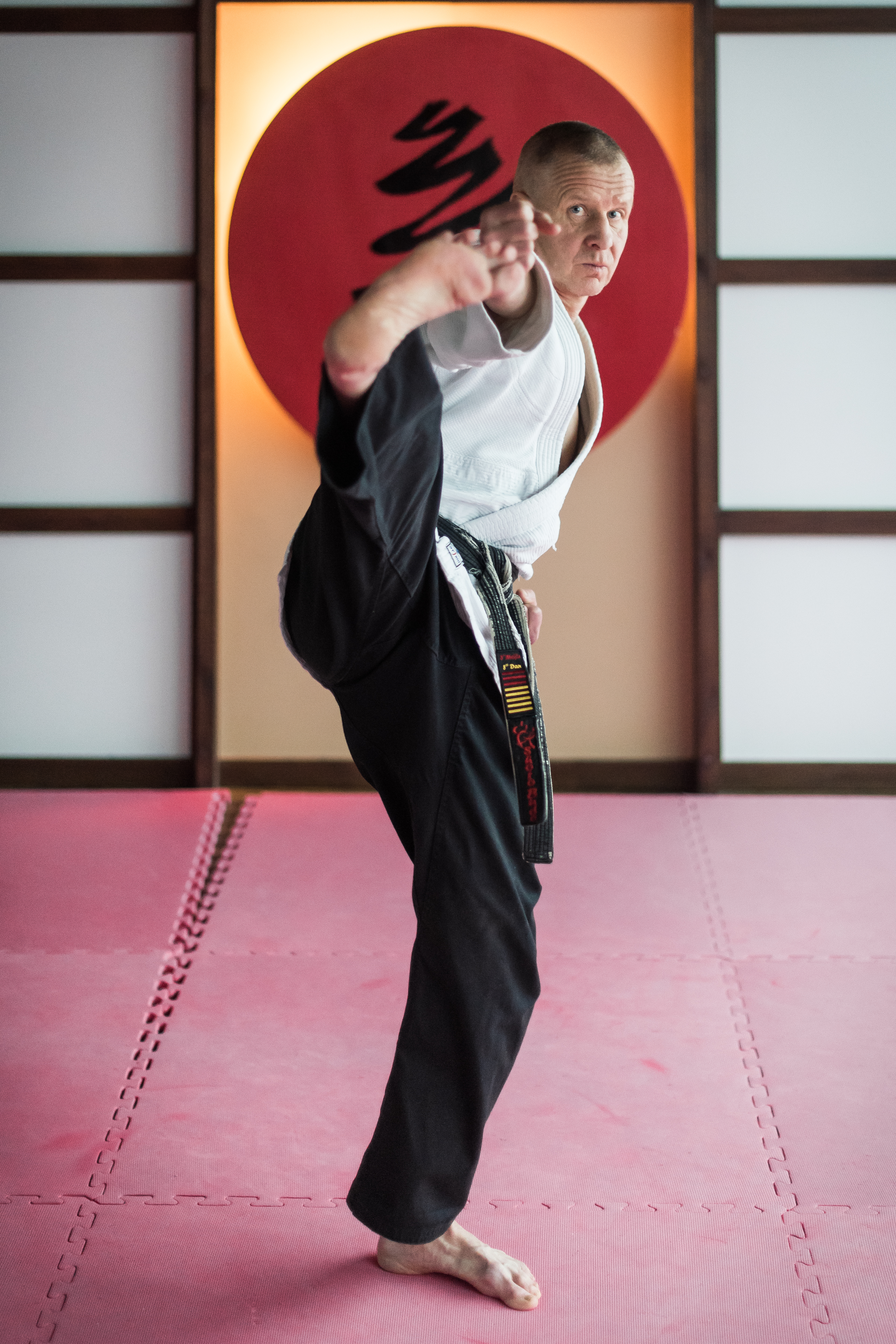 Kimmo Niikkosen vuosikymmeniä jatkunut paneutuminen shoto budo -karateen on tuonut miehelle 9.danin mustan vyön.