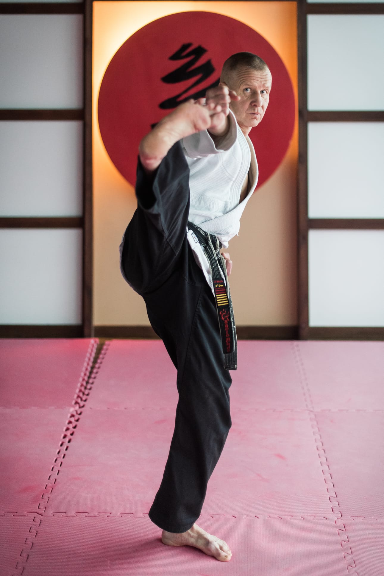 Kimmo Niikkosen vuosikymmeniä jatkunut paneutuminen shoto budo -karateen on tuonut miehelle 9.danin mustan vyön.