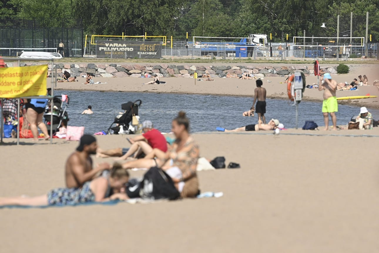 Forecan mukaan lämpötila kipuaa laajalla alueella kolmeenkymmeneen asteeseen ja jopa sen yläpuolelle. LEHTIKUVA / Eeva-Maria Brotherus