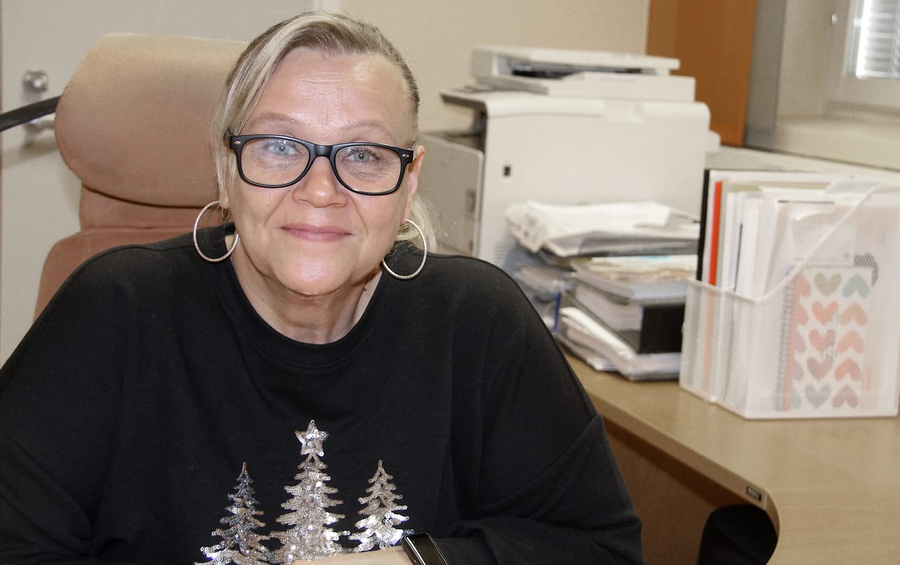 Anne Törmälä on toiminut yläkoulussa kielten lehtorina, mutta toiminut jo useita vuosia rehtorina. Nyt hänet on virallisesti nimitetty rehtoriksi.