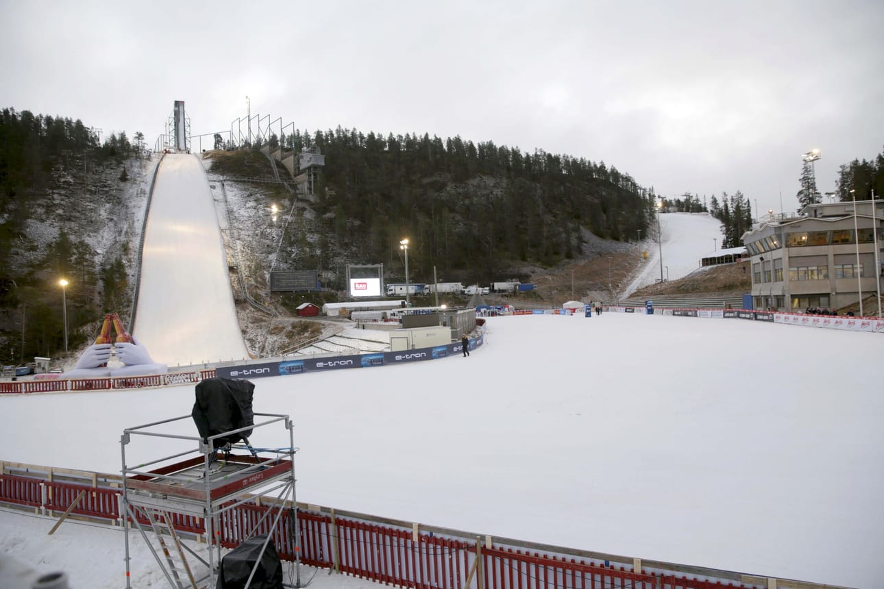 Ruka Nordicin sunnuntain maastohiihtokisat hiihdetään 3,75 kilometrin ladulla. Kuva on otettu stadionilla torstaina.