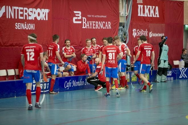 SPV:n A-pojat hakivat Espoosta riemukkaan vierasvoiton ja jatkavat taistelua mestaruudesta. Oilers johtaa sarjaa otteluvoitoin 2-1, kun mestaruuteen tarvitaan kolme voittoa. Kuva Jaakko Elenius