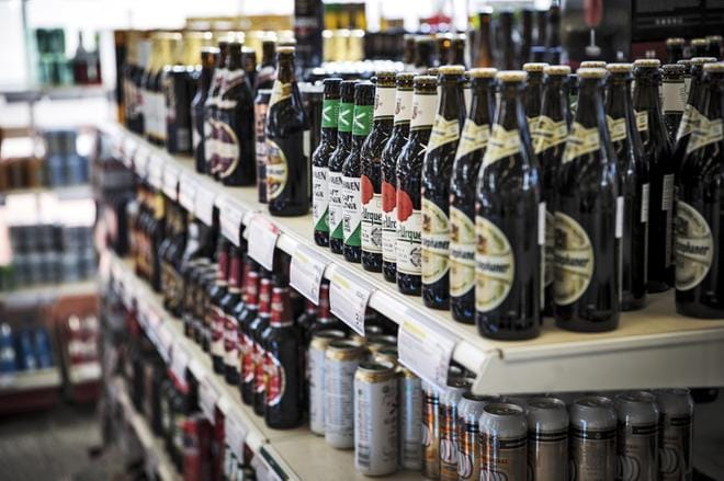 Alkolla on väkevien alkoholijuomien monopolin vastineeksi säädetty velvollisuus alkoholihaittojen ehkäisyyn. KUVA: Eriika Ahopelto