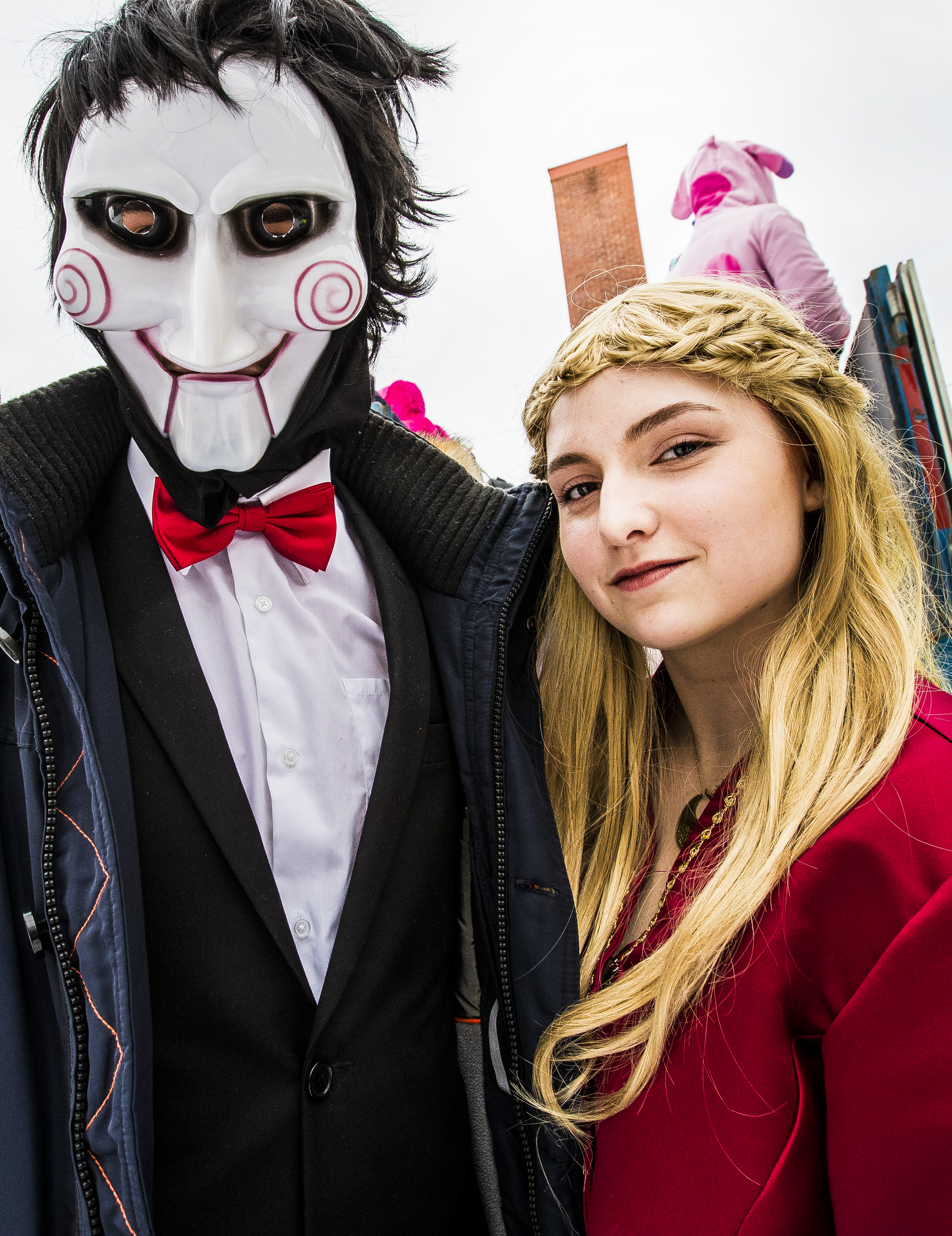 Juho Ollila ja Heidi 
Niemonen, eli Saw-elokuvien Jigsaw ja Game of Thronesin Cersei 
Lannister, jatkoivat penkkariajelun jälkeen matkaa Kalajoelle. 
Kirjoituksiin lukemisen aika on sitten vähän myöhemmin.