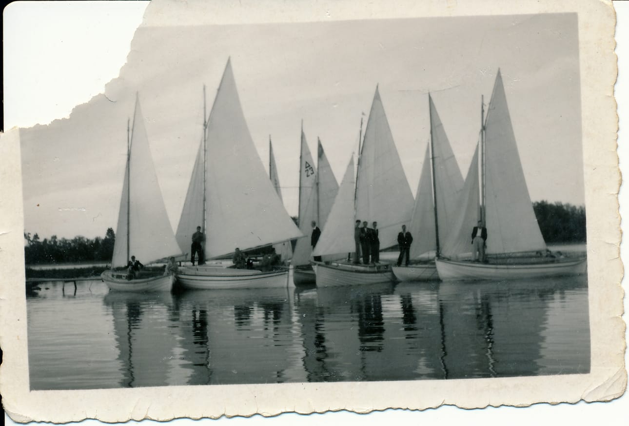 Saaristolaisia Raahen pursimajan edustalla 1950-luvulla.