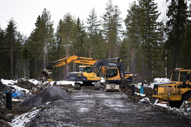 Mustasaaren Koivulahdessa laajennetaan Mararna-nimistä asuinaluetta Kosköntien varressa. Teitä ja kunnallistekniikkaa rakennetaan parhaillaan, ja uudet tontit tulevat jakoon touko-kesäkuussa. KUVAT: JARNO PELLINEN