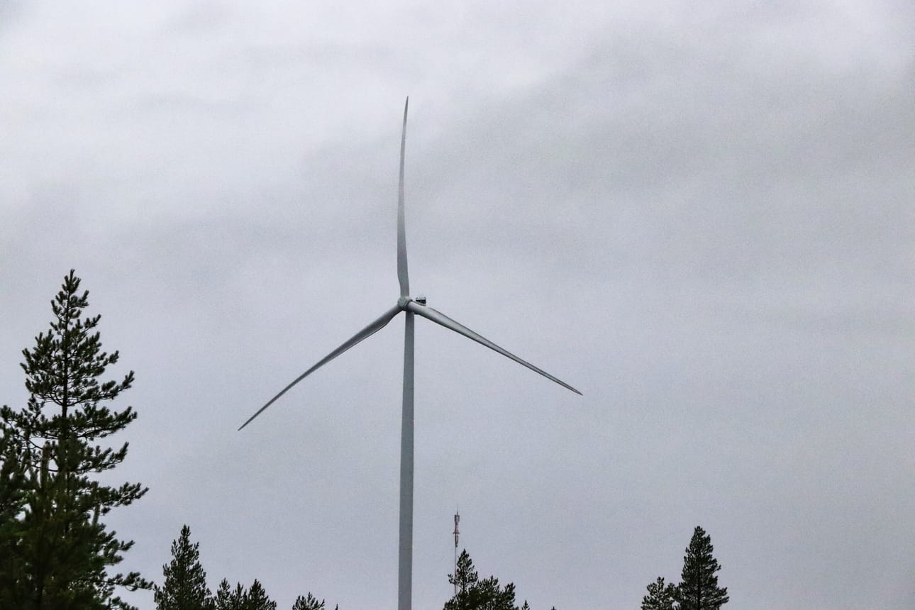 Kolarissa ei pyöri vielä yhtään tuulivoimalaa. Kuvan tuulivoimala ei liity Energiequellen Kolarin hankkeeseen.