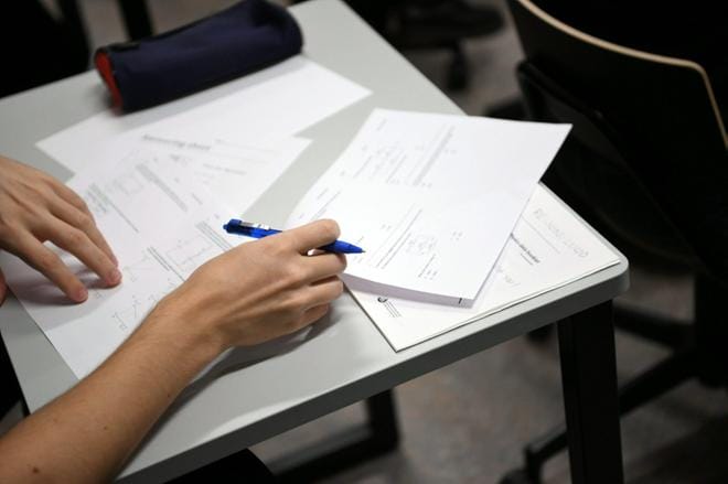 Lukion opintojen keventämisen mahdollisuus lisäsi opiskelun mielekkyyttä, mutta ei jaksamista. KUVA: LEHTIKUVA / ANTTI AIMO-KOIVISTO