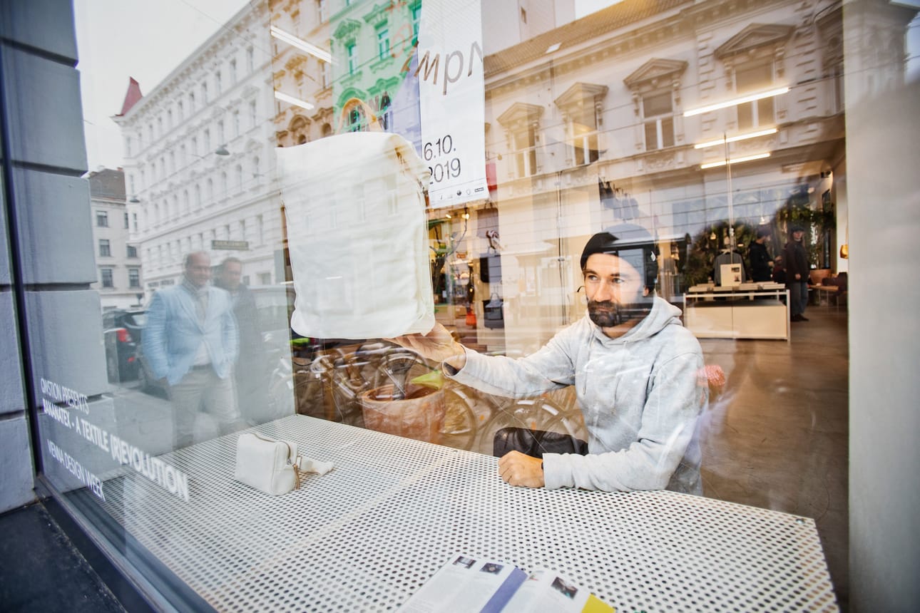"Moni kaupunki voi olla matkailun näkökulmasta kiehtova ja jännittävä, mutta haluan kotipaikkani olevan vakaa ja turvallinen", sanoo wieniläinen yrittäjä Christian Huemer.
