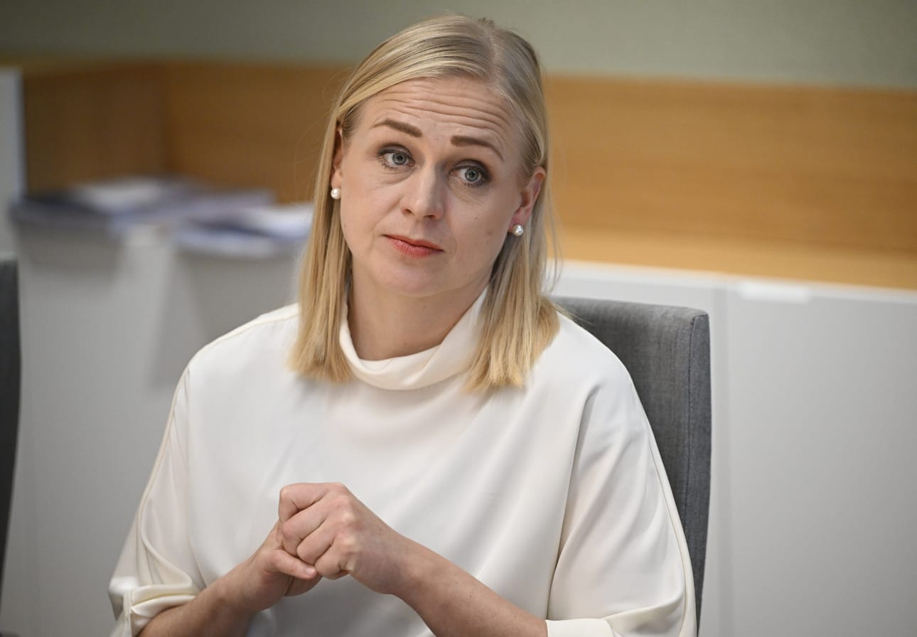 Ulkoministeri Elina Valtonen kertoi, että myös Suomi on saanut pyynnön sotilaiden lähettämisestä Grönlantiin.