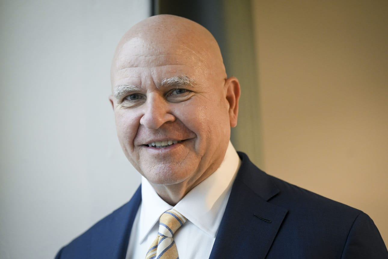 Kenraali evp H.R. McMaster arvioi Venäjän asevoimien katkeamispisteen Ukrainan sodan jatkamiselle tulevan koko ajan lähemmäksi. LEHTIKUVA / EMMI KORHONEN