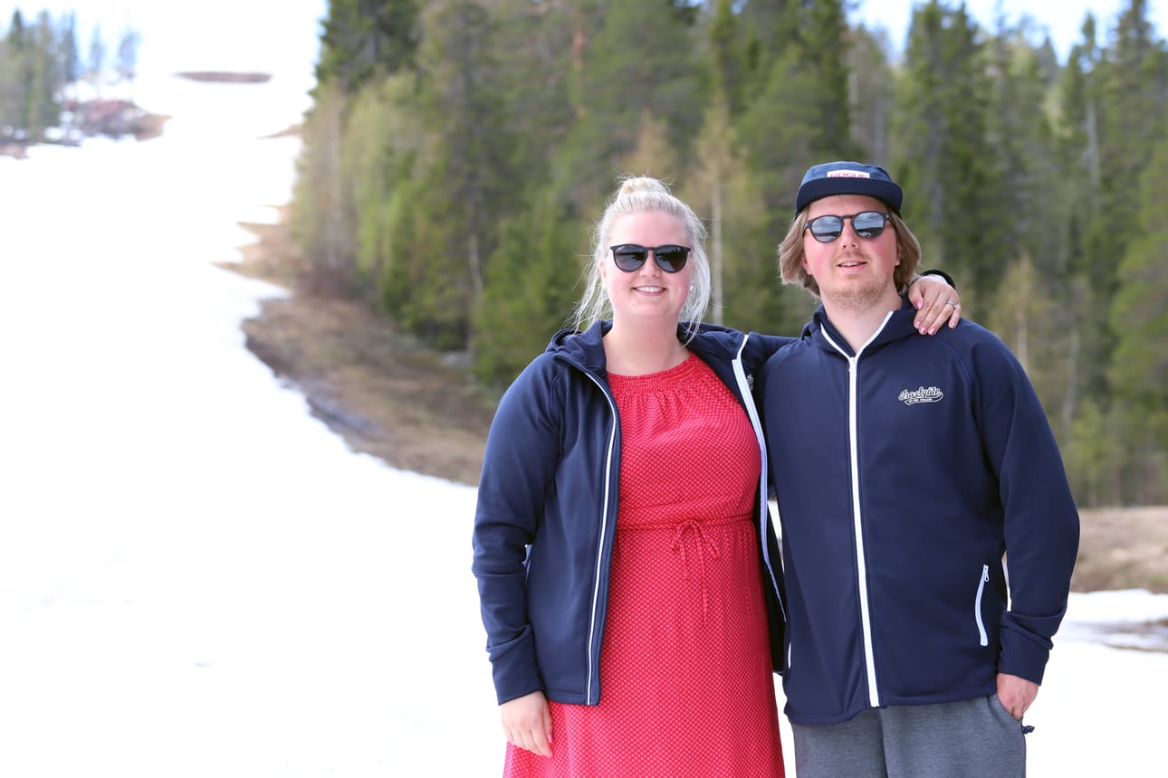 Sisarukset Mikko Terentjeff ja Heidi Terentjeff-Jaurakkajärvi ovat ottaneet vastuun Hiihtokeskus Iso-Syötteen johtamisesta innostunein ja iloisin mielin. Terentjeffin perhe on omistanut keskuksen vuodesta 2000 saakka. Vielä kesäkuun alussa rinteissä riitti lunta. Yrittäjät luottavat, että ensi kaudella rinteissä päästään taas laskettelemaan.