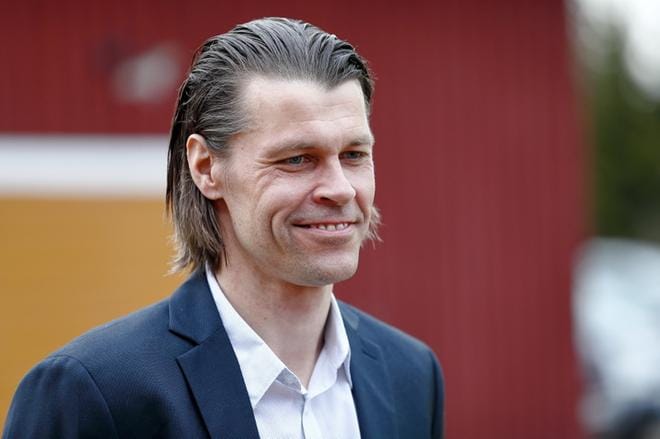 Pasi Kivisaari (kesk.) on ensimmäinen ensi kevään vaaleihin ehdolle esitetty pohjalaisnimi. KUVA: MATTI HAUTALAHTI