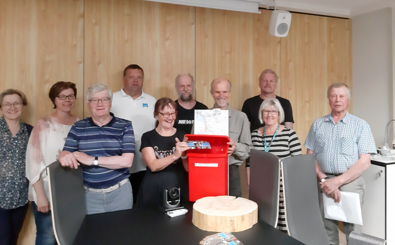 Kuluvan kesän aikana kerätään Meidän Pudasjärvi -postilaatikoiden ja postikorttien avulla tietoa siitä, mitä hyvää ja mitä kehitettävää Pudasjärvellä on. 