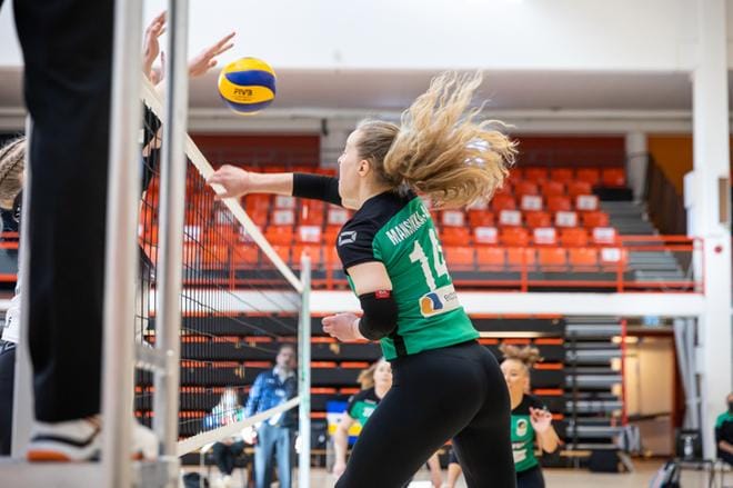 Alisa Mansikka-Aho oli Vaasan Kiiston naisten ykkössarjajoukkueen tehopelaajia ennen siirtymistään LP-Vampulan riveihin. Arkistokuva.