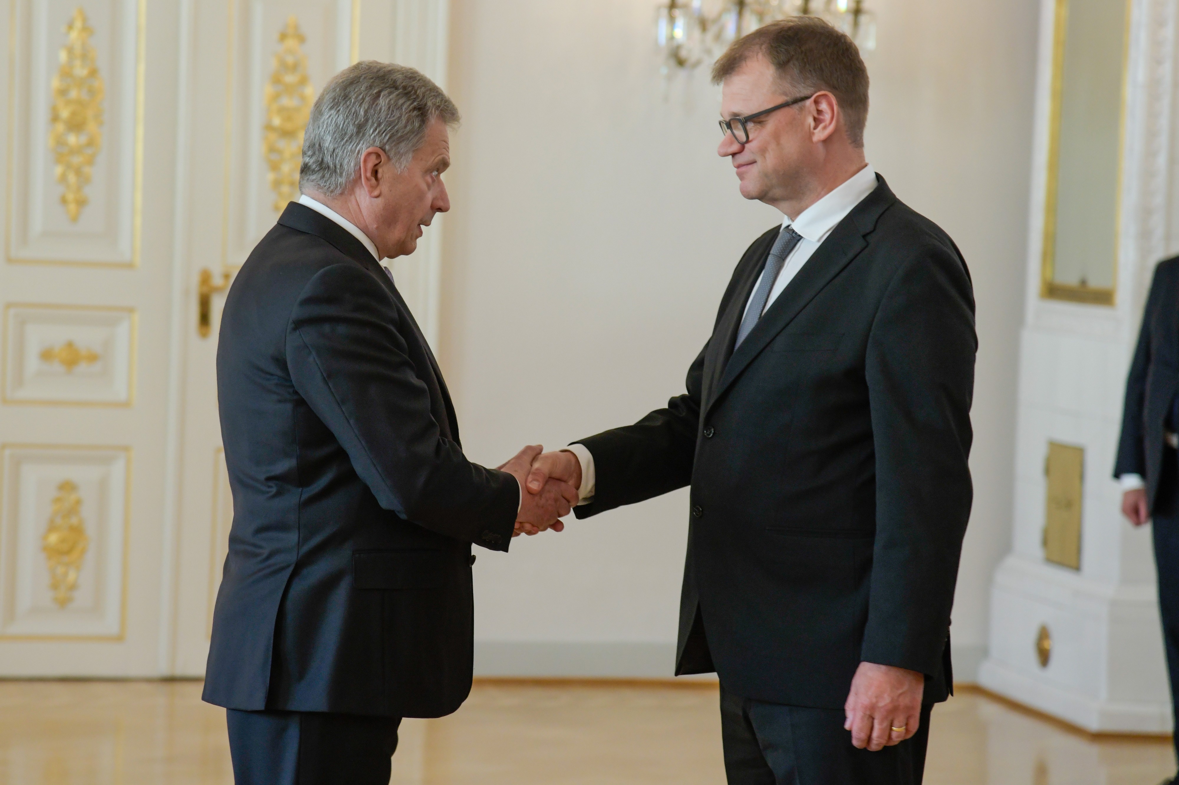 Tasavallan presidentti Sauli Niinistö ja väistyvä pääministeri Juha Sipilä (kesk.) kiittelivät toisiaan mutkattomasta yhteistyöstä.