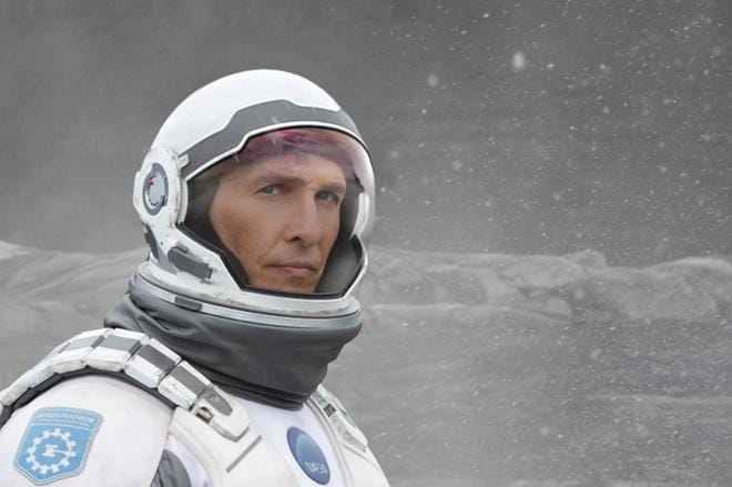 Maan kärsiville asukkaille etsitään apua avaruudesta. Matkaan Interstellar-elokuvassa lähetetään kokenut Cooper (Matthew McConaughey). KUVA: Nelonen