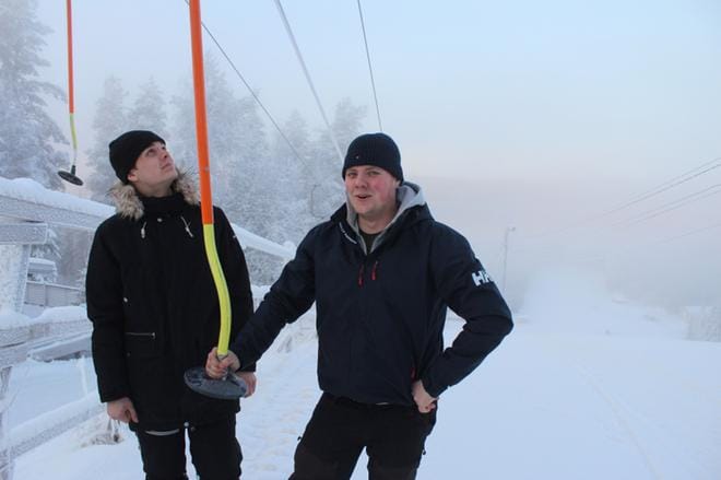 Hetki vielä, niin hissit liikkuvat, lupaavat Topias (vasemmalla) ja Tino Piipponen. KUVA: REIJO HEIKKILÄ
