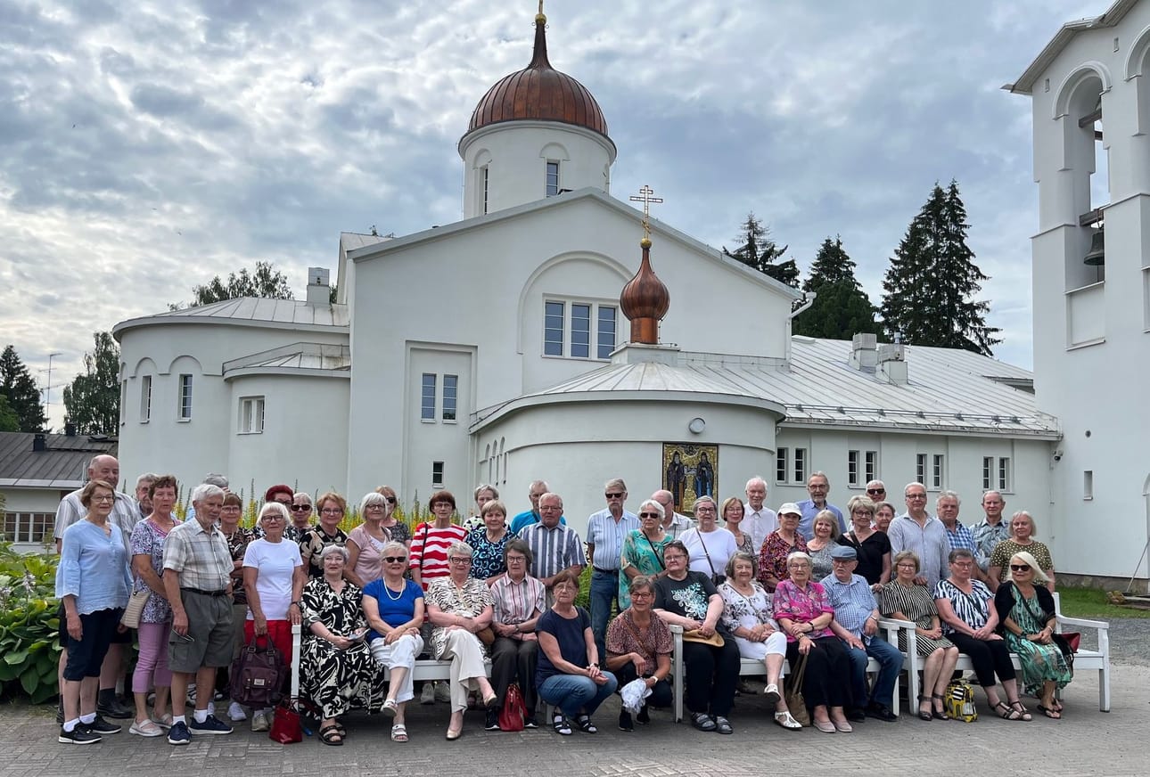 Kansalliset seniorit Kauhavan alueelta matkailivat kesällä Valamossa ja Lintulassa. Rauha ja seesteisyys vallitsivat molemmissa kohteissa.