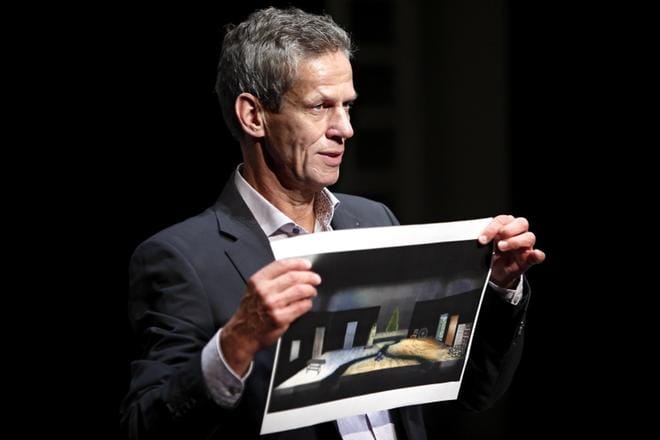 Teatterinjohtaja Erik Kiviniemellä on viimeinen näytäntökausi meneillään Vaasassa. KUVA: TOMI KOSONEN