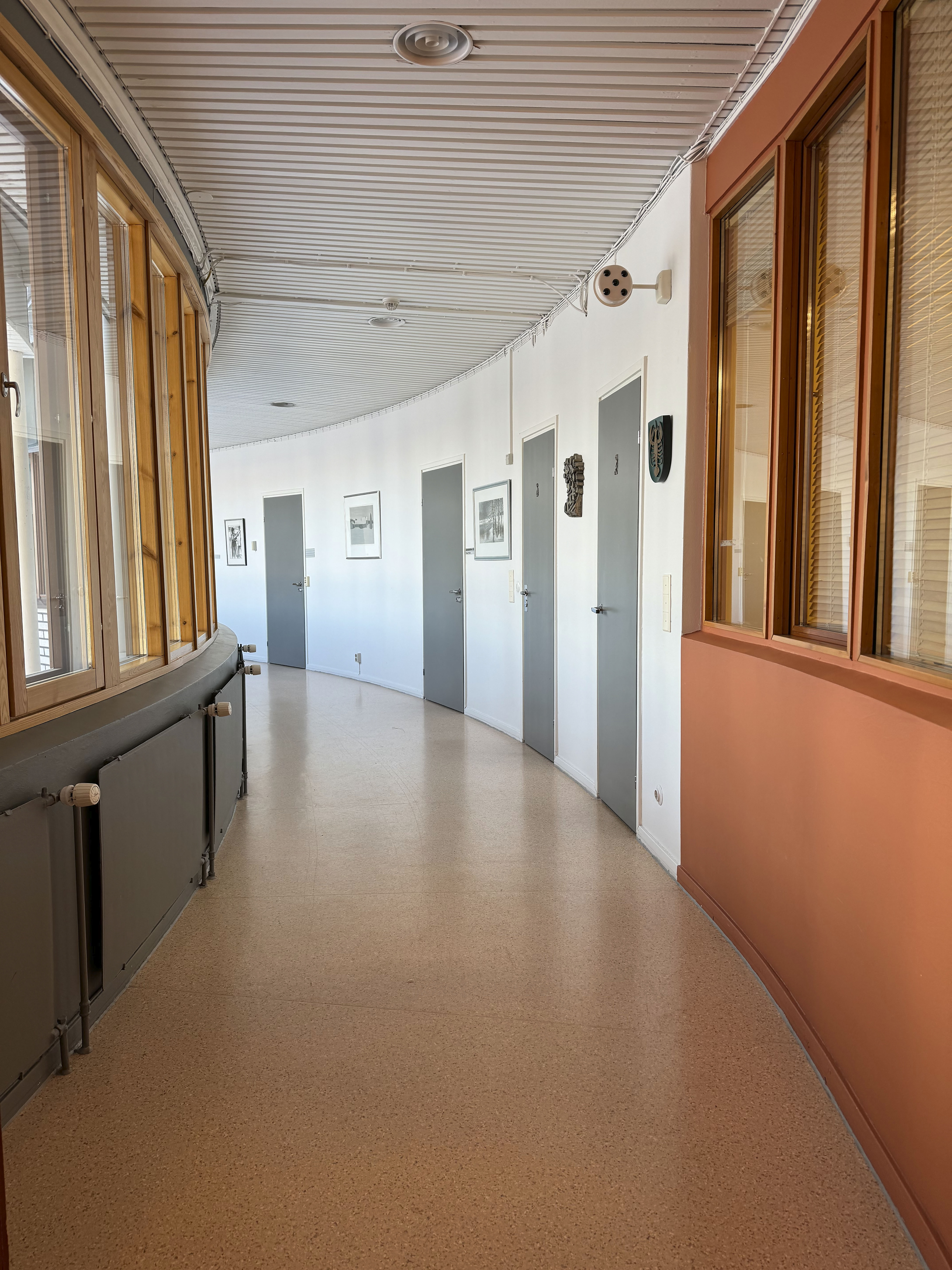 Oulaisten kaupungintalon käytävillä kaikuu