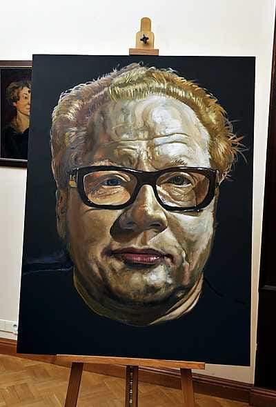 Taidemaalari Jani Leinosen maalaama muotokuva Jari Tervosta julkistettiin Helsingissä.