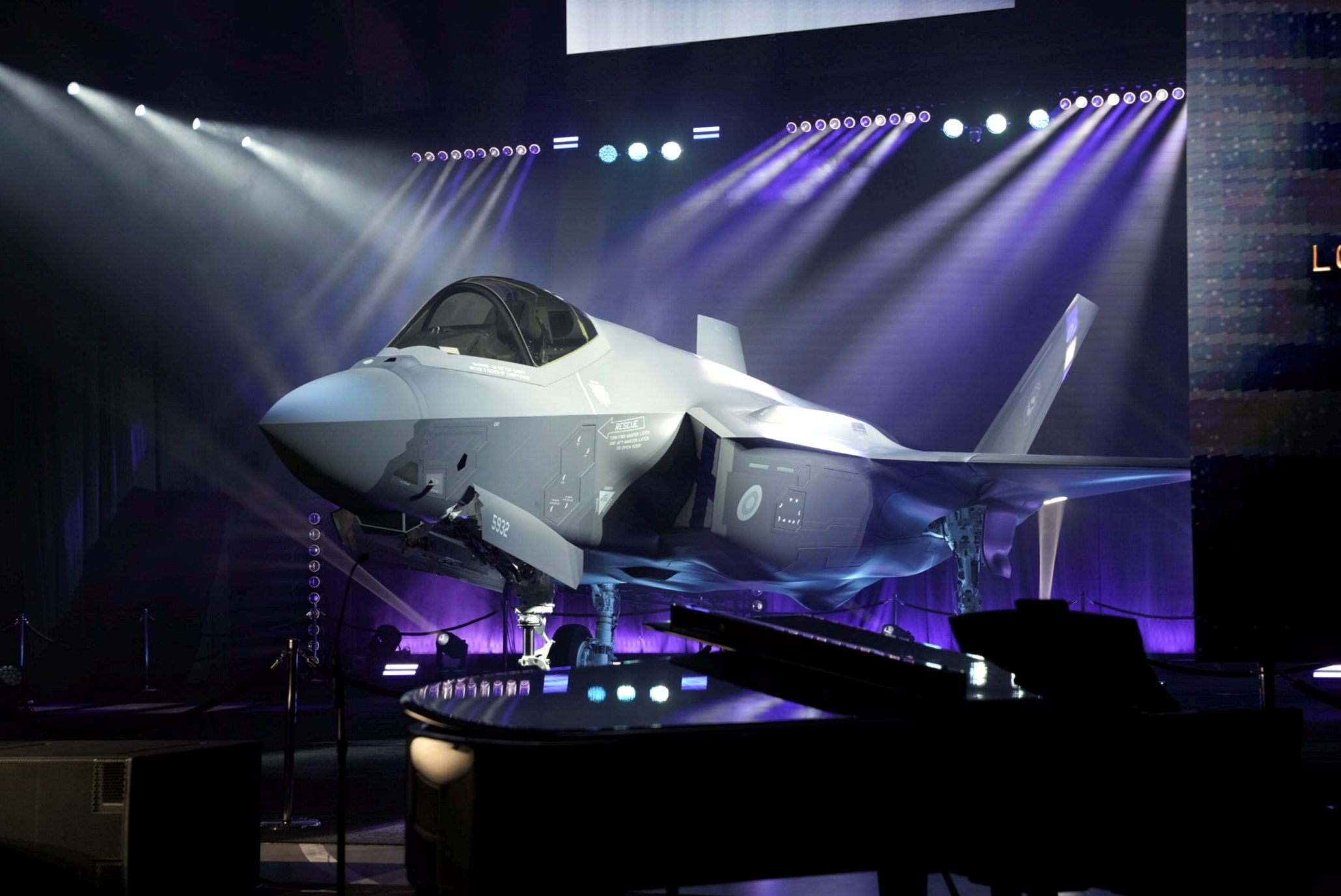 Suomen ensimmäiset F-35A-hävittäjät ovat lähteneet Azoreilta kohti Rovaniemeä, mutta yksi ei ilmeisesti lähtenyt muiden mukana