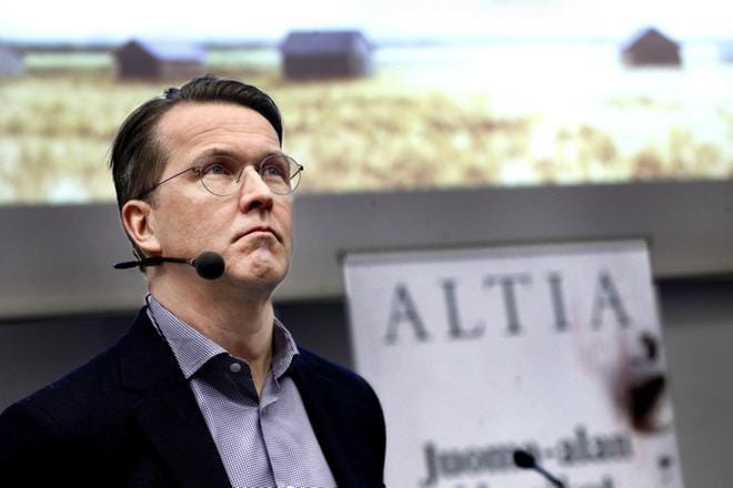 Altian toimitusjohtaja Pekka Tennilä korosti Seinäjoen infotilaisuudessa Koskenkorvan tehtaan vahvaa roolia Altian tuloksenteossa. Yhdistetyn tuotannon ansiosta etanolia voidaan valmistaa erittäin kilpailukykyisesti. KUVAT: JOUKO HÄNNINEN