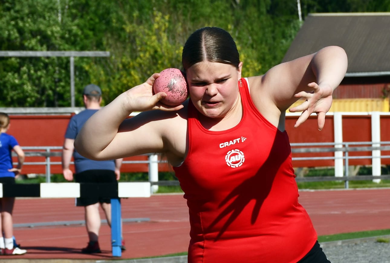 AU:n Aliisa Pollari pukkasi ennätyksensä 15-vuotiaiden kuulakilvassa.