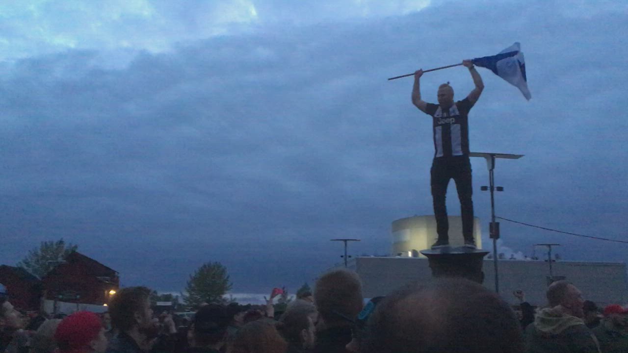 Mörkö-huudot kaikuvat Oulun torilla