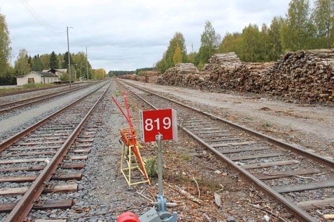 Alavuden asema-alueella vanhin kaava on vuonna 1959 hyväksytty rakennuskaava, joka ei ole enää toteutettavissa. Puun varastointi- ja lastausaluetta varten on valmistunut asemakaavaehdotus. KUVA: REIJO HEIKKILÄ