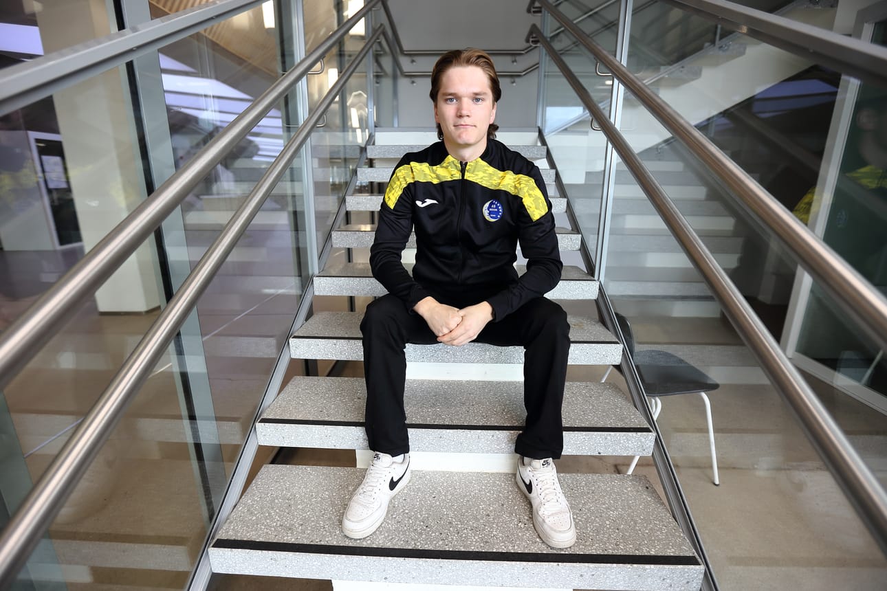 Atte Taipale muutti Ouluun opiskelemaan, joten pelipaikka oli hyvä löytää läheltä. Nyt AS Moonissa kulkee Taipaleen mukaan peräti yhdeksän pelaajaa Oulusta.