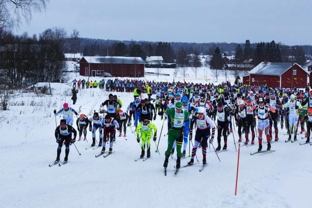 Hiihtäjät ampaisivat ladulle aamulla kymmenen aikoihin. KUVAT: MINNA ANTILA