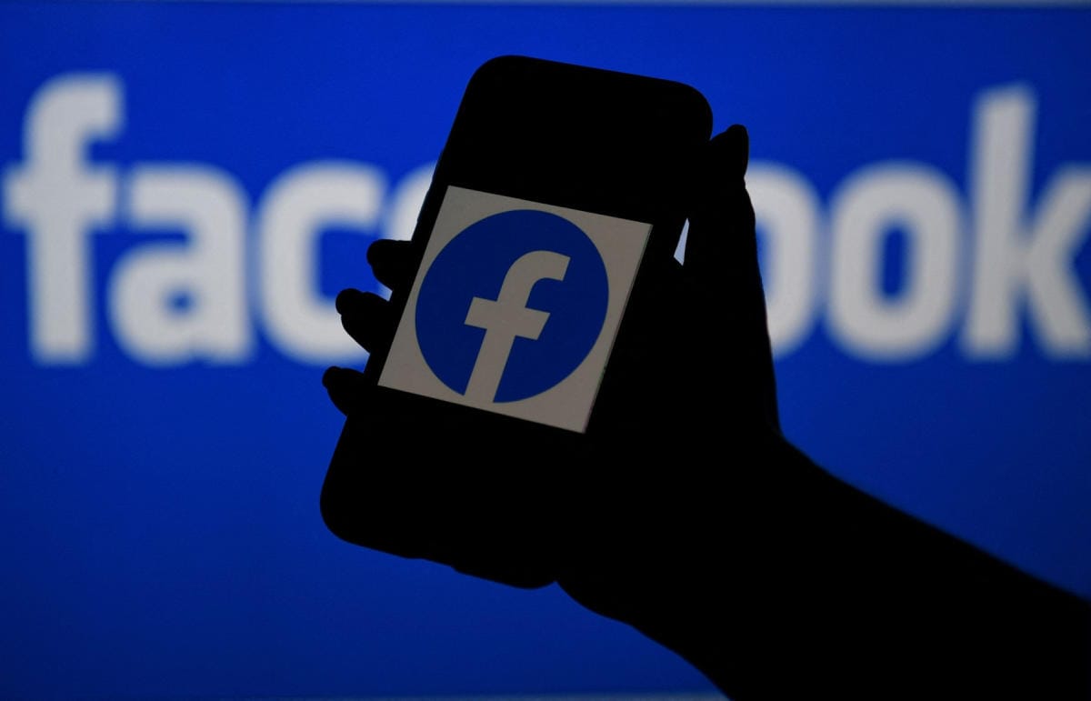 Facebook luovutti poliisille äidin ja tyttären välisiä yksityisviestejä, jotka olivat avainasemassa syytteissä. LEHTIKUVA/AFP