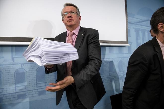 Perhe- ja peruspalveluministeri Juha Rehula (kesk.) on myöntänyt jo 48 poikkeuslupaa sote-rakentamiseen.