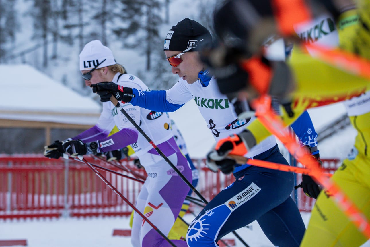 Lauri Vuorinen (kesk) nappasi voiton Kuusamossa.