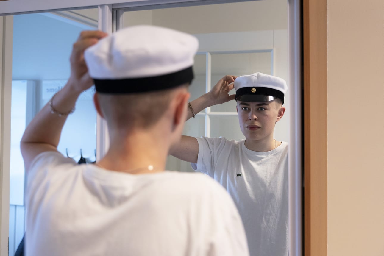 Lauantaina lakki päähän - puku täytyy vielä hakea ompelimosta.
