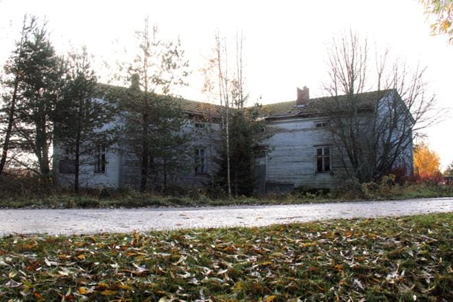 Härmä-Seuran tehtäviin kuuluu paikallisperinteen vaaliminen. Siksi yhdistys ryhtyy panemaan kuntoon Alahärmän vanhimpiin kuuluvaa rakennusta. KUVAT: KATI ALA-RENKO