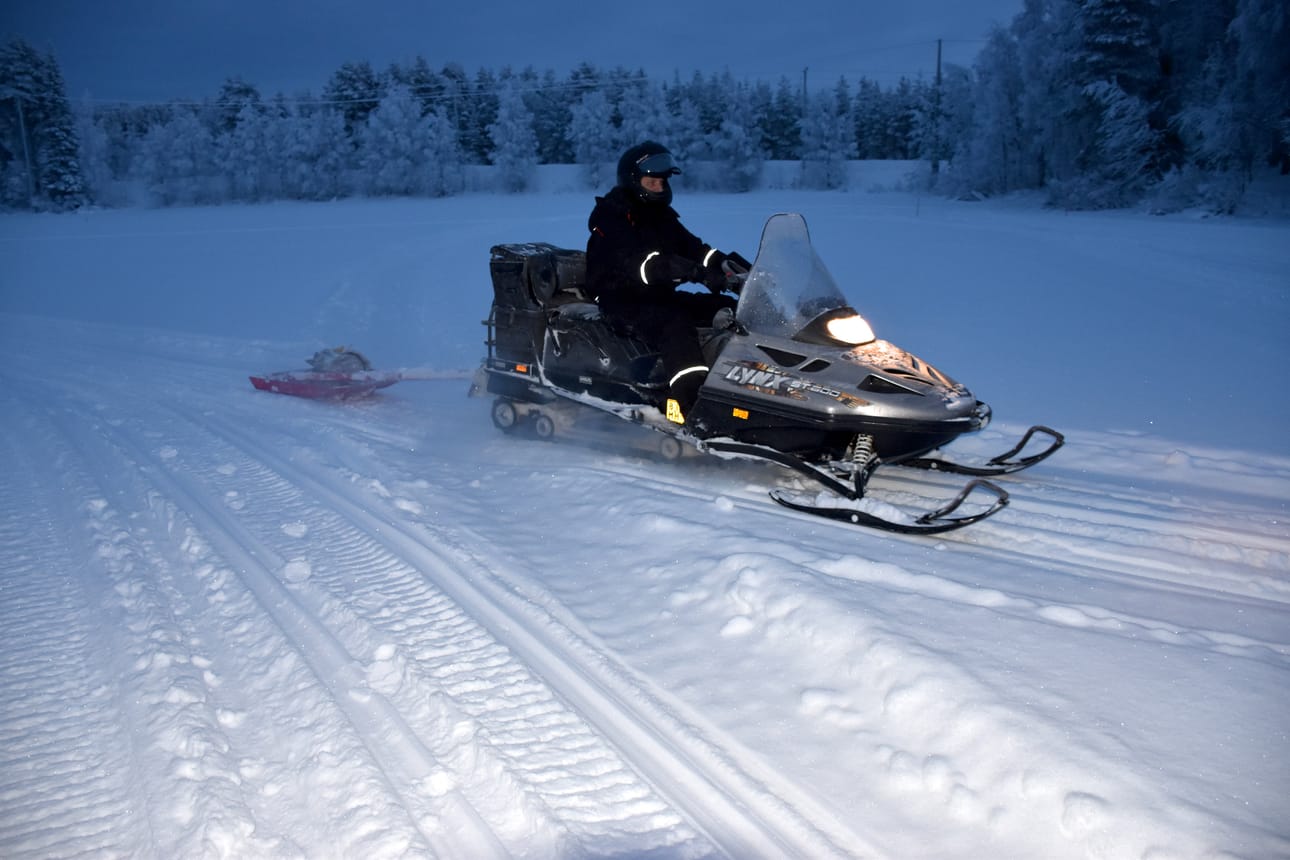 Posionjärvellä kiertelevää järvilatua hoidetaan talkoilla jo kolmatta talvea. Kuuden henkilön talkooporukalla huki kiertää viikon kerrallaan. Talkoorinkiin kuuluva Reijo Säkkinen on ollut mukana alusta alkaen.