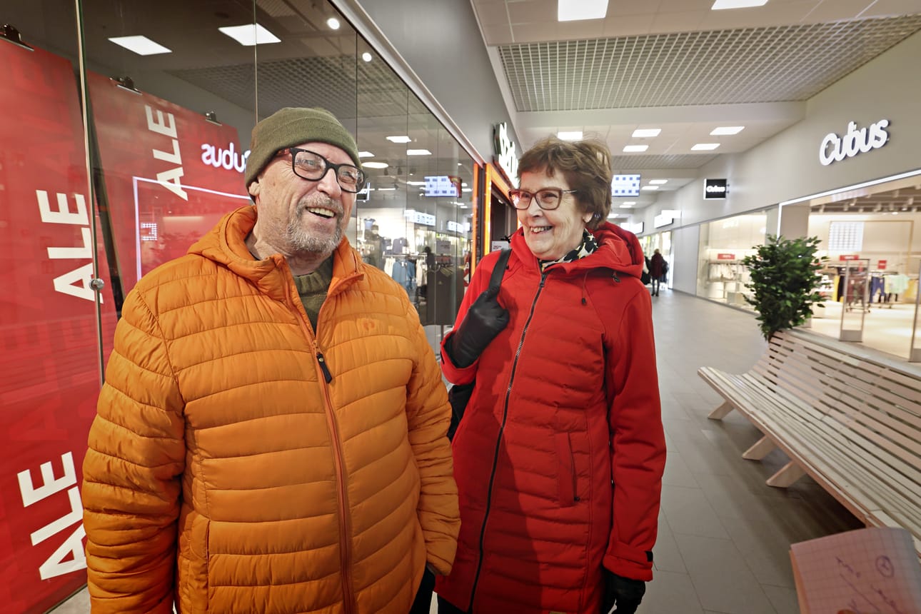 Seppo Niemi ja Raija Parkkomäki-Niemi toivovat myös Ylistaroon lisää palveluja.