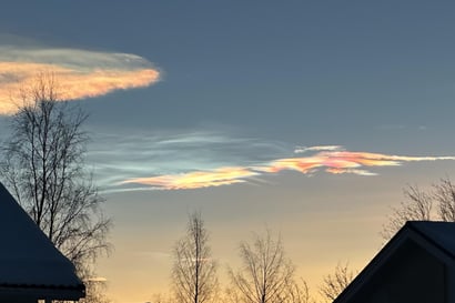 Oulun ja lähikuntien taivaalle leijaili hohtava sääilmiö Skandien vuoristosta – katso lukijoiden upeita kuvia