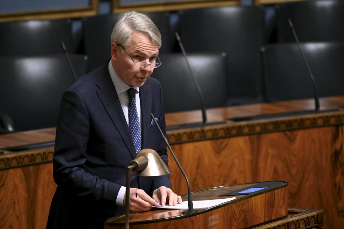 Haavisto korostaa kaikkien diplomaattisten kontaktien tärkeyttä, etenkin kun sotilaallinen tilanne näyttää kiristyneen. LEHTIKUVA / HEIKKI SAUKKOMAA