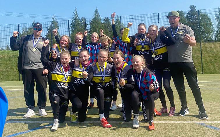 Joukkue on hitsautunut hyvin yhteen, sillä lähestulkoon samalla porukalla on pelattu G-ikäisistä lähtien. Myös valmennustiimi on pysynyt samana jo useamman vuoden ajan.