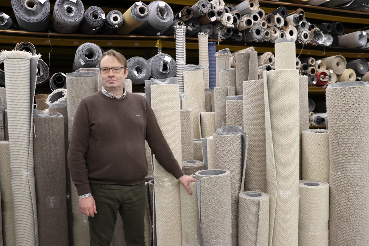Harri Viita-aho on tyytyväinen siitä, että sähkökatko VM Carpetin tehtaalla jäi lyhyeksi.