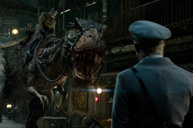 Hitler Tyrannosaurus Rexin selässä, ihan normisettiä, ainakin Iron Sky -elokuvissa. KUVA: IRON SKY UNIVERSE