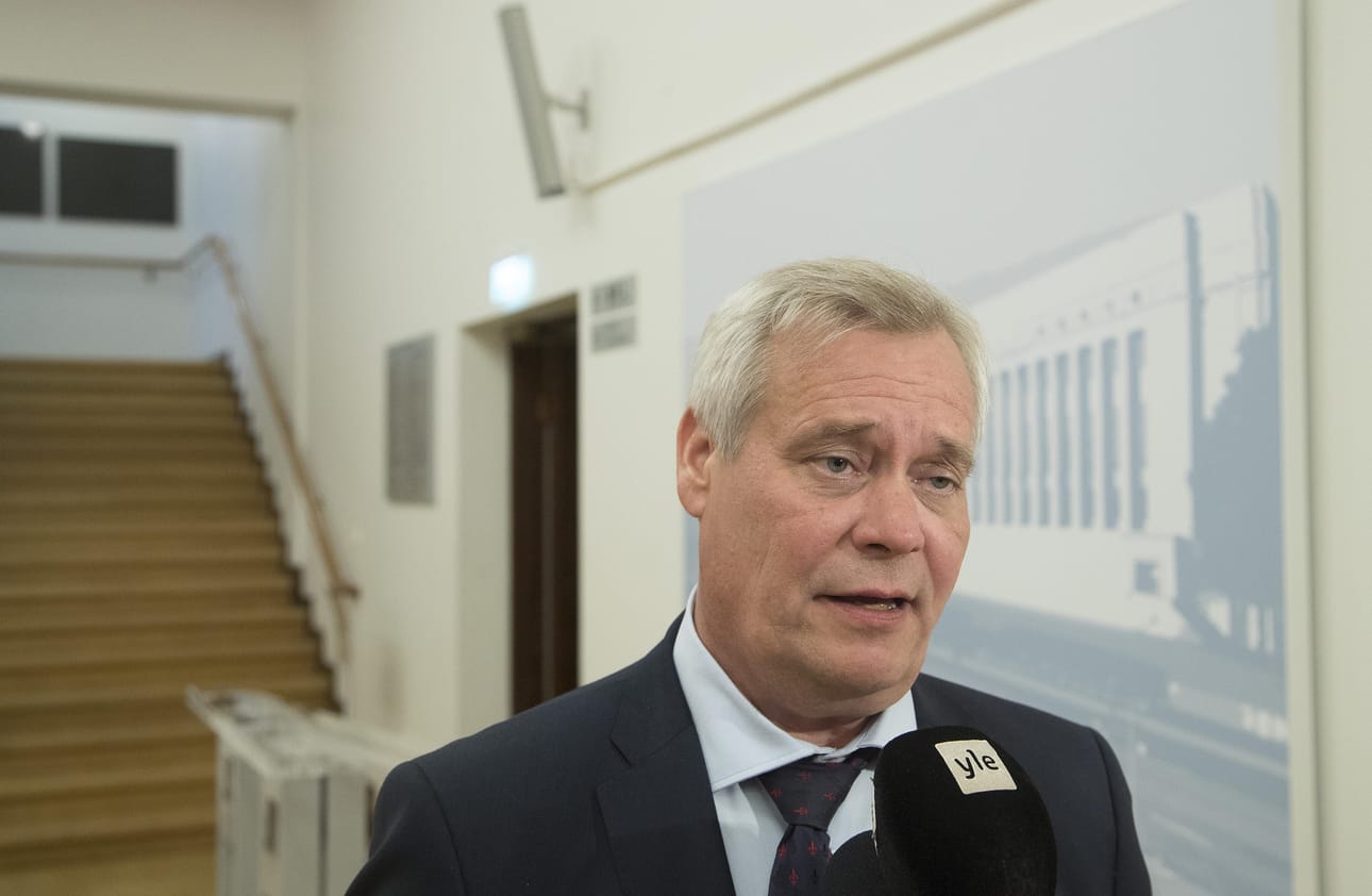 Antti Rinne valittiin ensimmäisen kerran SDP:n johtoon Seinäjoen puoluekokouksessa toukokuussa 2014, jolloin hän syrjäytti Jutta Urpilaisen puheenjohtajan paikalta.