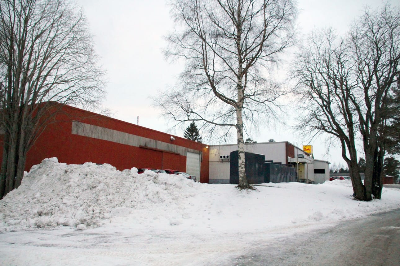 Ruukin Salen takana oleva peltihalli häipyy ja tilalle tulee upposen uusi Sale-myymälä. Uuden kaupan ovet Arina pyrkii avaamaan vuoden loppuun mennessä. Arkistokuva Kirsi Junttila