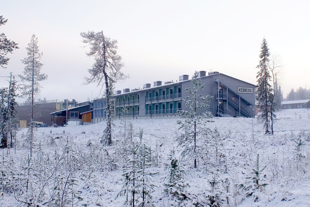 Kide-hotelli on valmiina vastaanottamaan asiakkaita. Ovien avaaminen tapahtuu älypuhelimella.